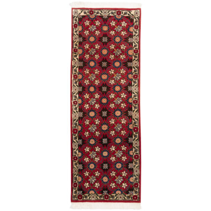 Luxurious Handwoven Persian Wool Rug - Exquisite Varamin Origin